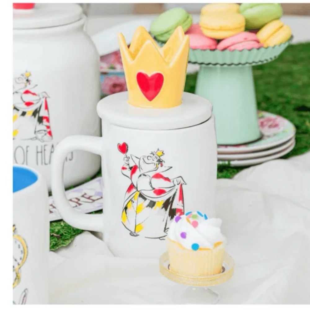 RAE DUNN Alice in Wonderland Queen of Hearts Mug w/Crown Topper